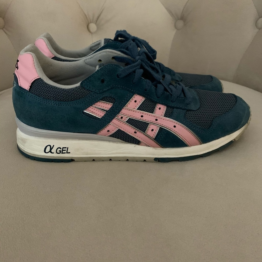 ASIC women’s sneakers